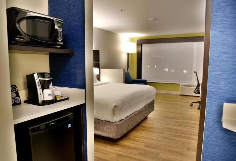 מיטת קינג בסוויטה, Holiday Inn Express & Suites   Gatineau   Ottawa, An Ihg