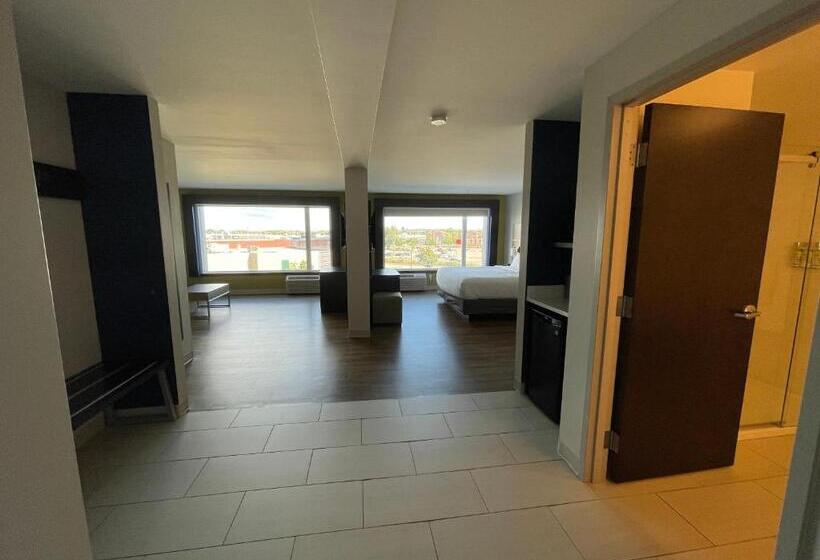 חדר אקזקיוטיב חדר קינג, Holiday Inn Express & Suites   Gatineau   Ottawa, An Ihg