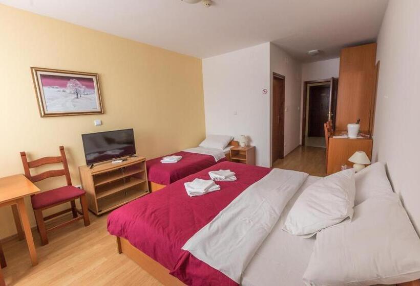 标准三人间, Klek