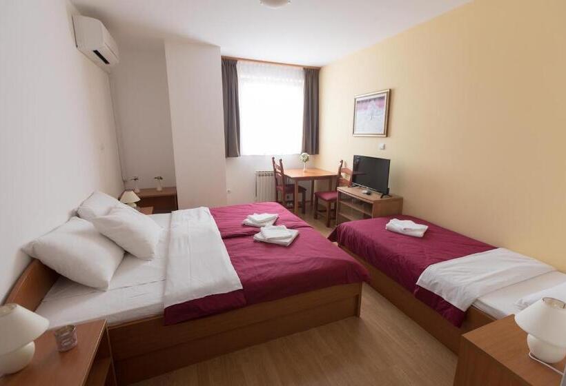 标准三人间, Klek