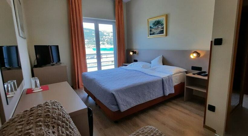 غرفة ديلوكس عائلية, Dobrovit