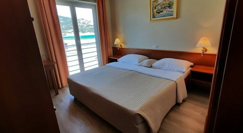 غرفة ديلوكس عائلية, Dobrovit