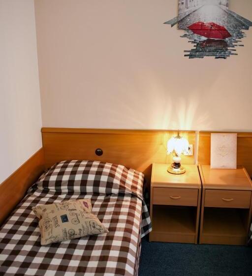 标准三人间, Veli Jože