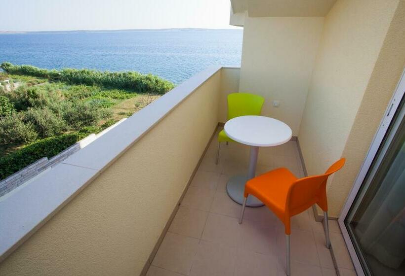 غرفة قياسية, Vila 4m