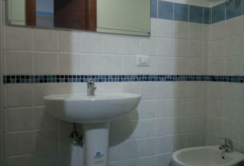 חדר סטנדרט לשלושה עם מרפסת, B&b Ventura