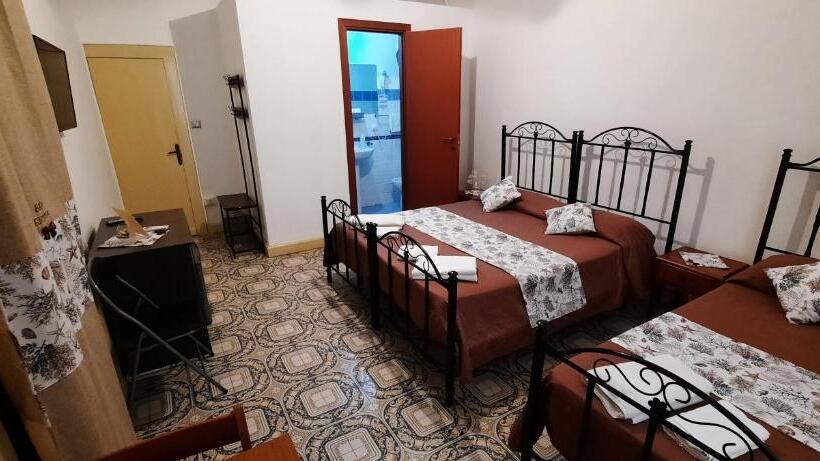 חדר סטנדרט לשלושה עם מרפסת, B&b Ventura