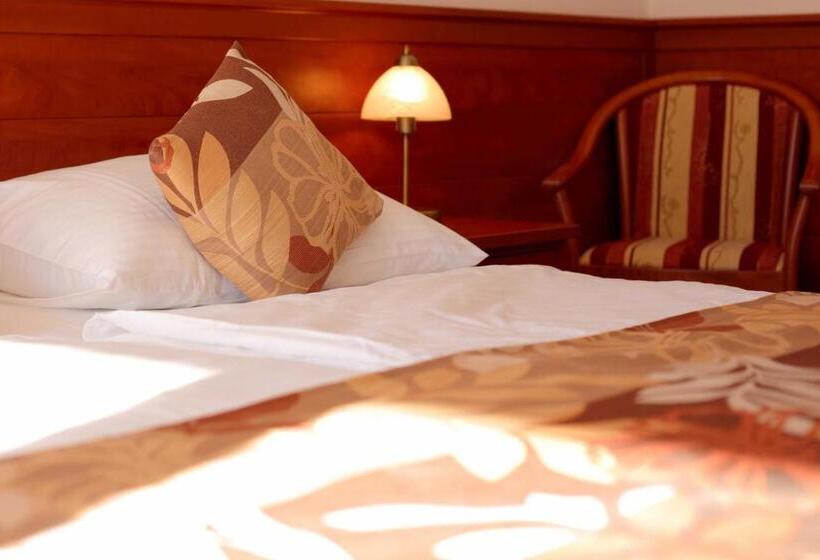 标准间, Dorijini Dvori