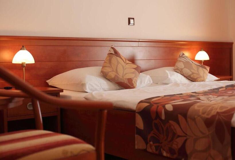 标准间, Dorijini Dvori