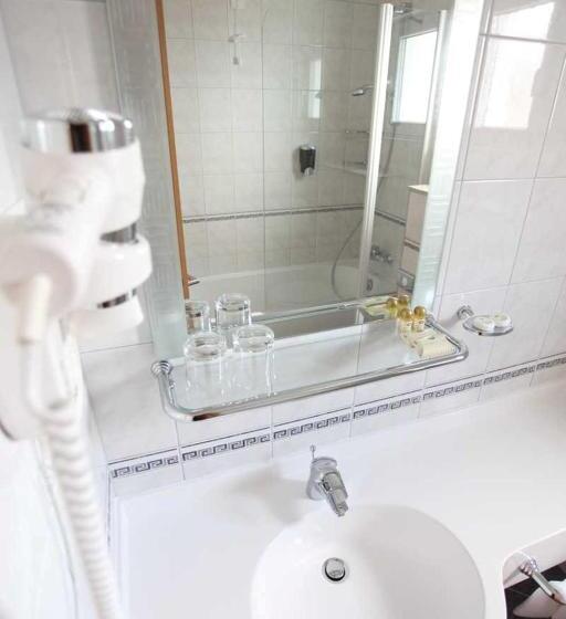 标准间, Dorijini Dvori