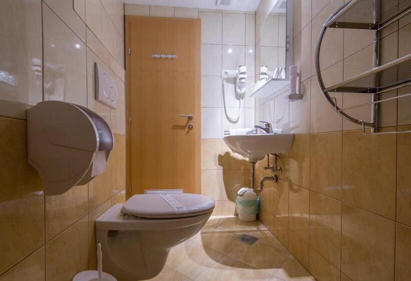 豪华套房, Dorijini Dvori