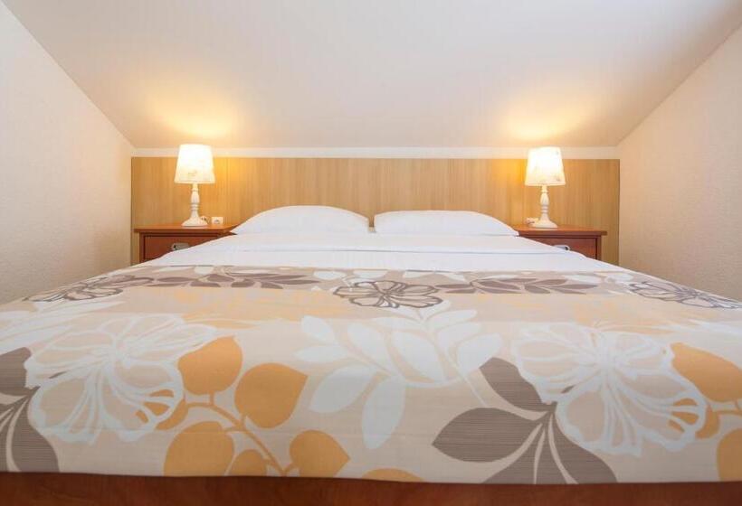 豪华套房, Dorijini Dvori