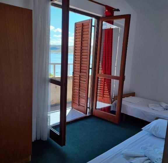 발코니가 있는 4인용 스탠다드 룸, Bed And Breakfast Miramar