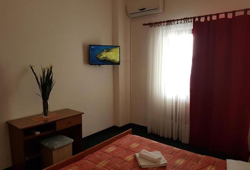 발코니가 있는 4인용 스탠다드 룸, Bed And Breakfast Miramar