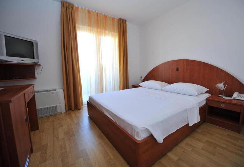 四人标准间, Bed & Breakfast Jugo