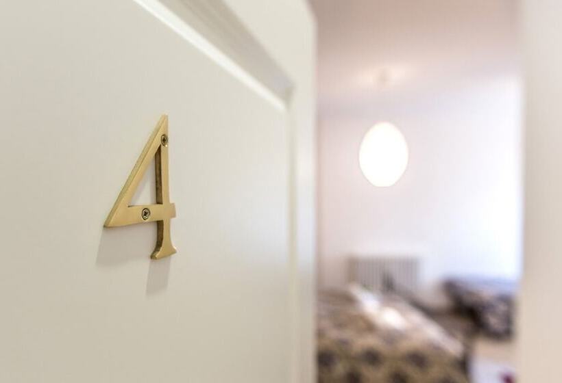 اتاق استاندارد سه نفره, Central City Rooms