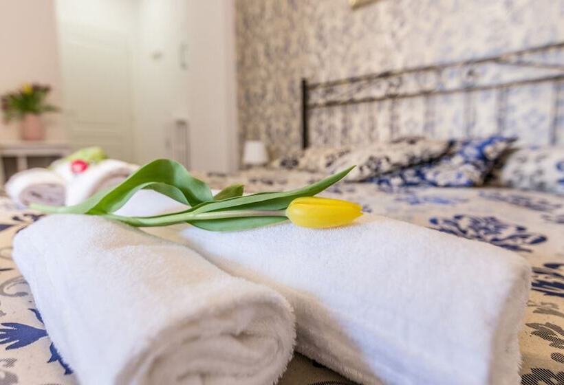 اتاق استاندارد سه نفره, Central City Rooms