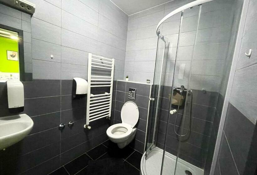 Номер Стандарт, Das Hostel Rijeka