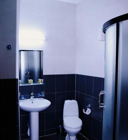 اتاق استاندارد سه نفره, Darchi