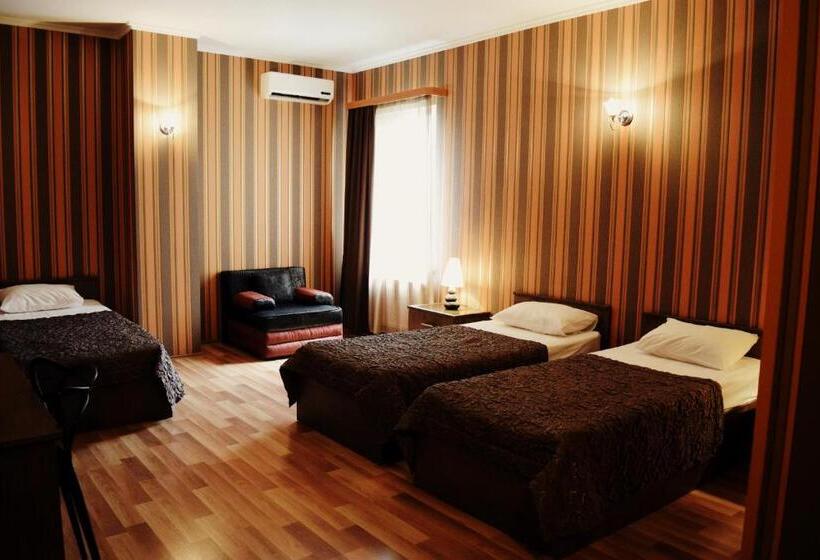 اتاق استاندارد سه نفره, Darchi