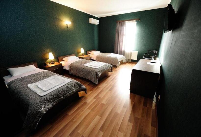 اتاق استاندارد سه نفره, Darchi