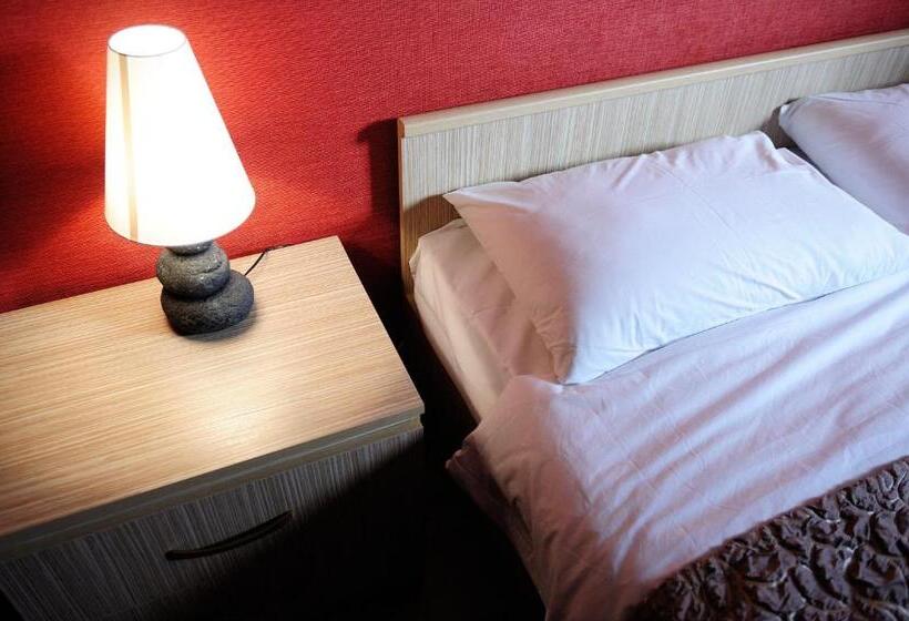 اتاق خانوادگی, Darchi