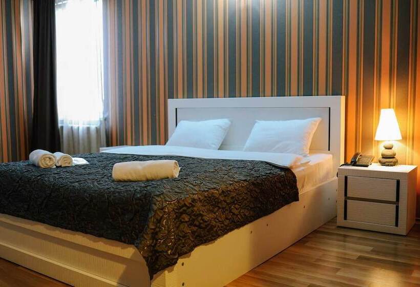 اتاق خانوادگی, Darchi