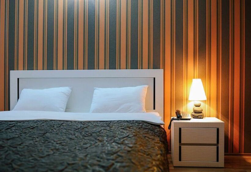 اتاق خانوادگی, Darchi