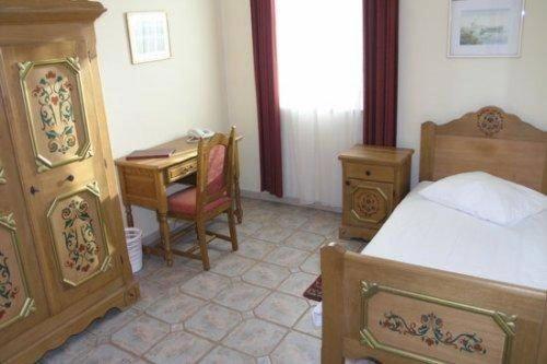 标准单人间, Kralj Tomislav