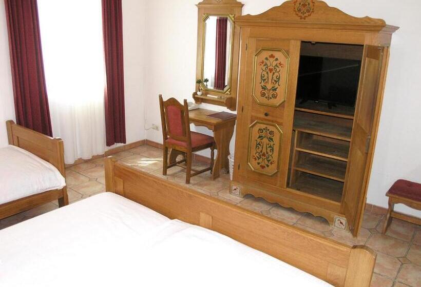 基本三人间, Kralj Tomislav