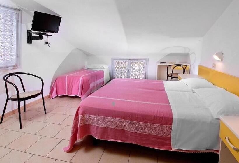 Habitació Triple Economy, Levante