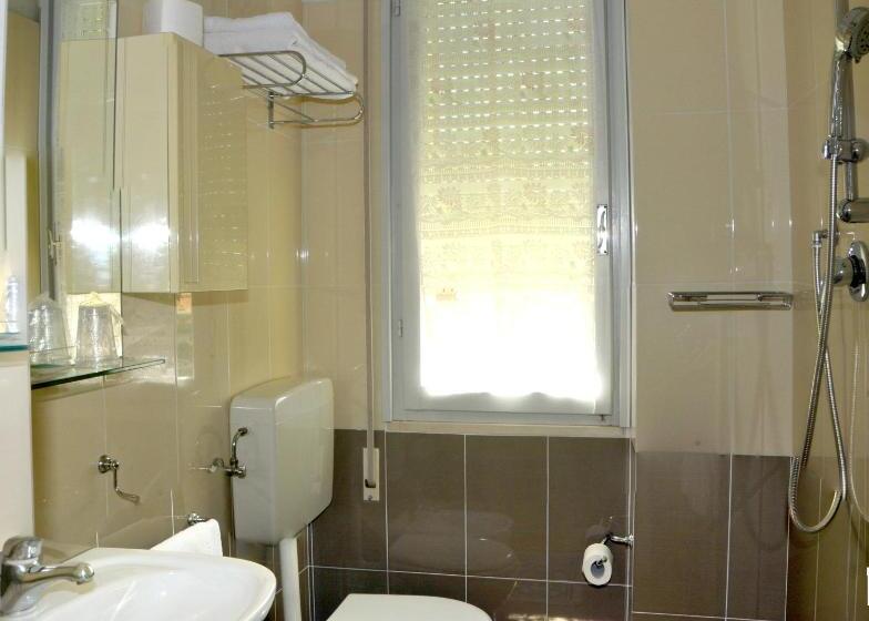 Habitació Triple Economy, Levante