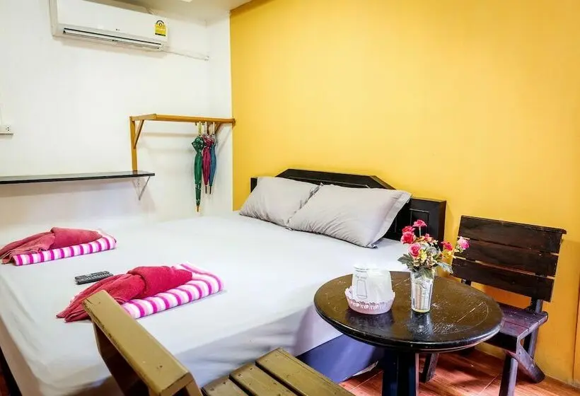スタンダードバンガロー, Tuk Tuk Guesthouse