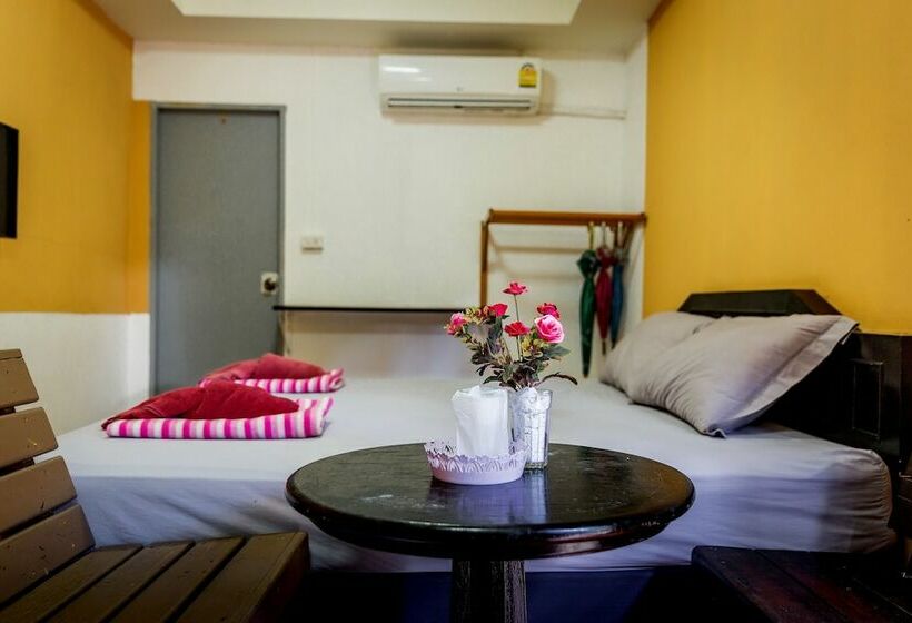 스탠다드 방갈로, Tuk Tuk Guesthouse