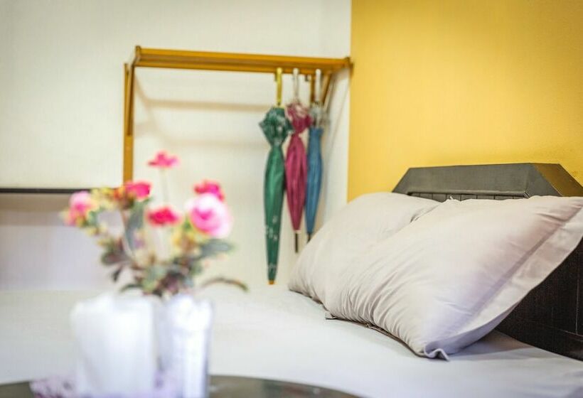 بانگلوی استاندارد, Tuk Tuk Guesthouse