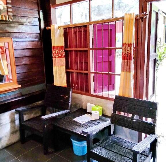 بانگلوی استاندارد, Tuk Tuk Guesthouse