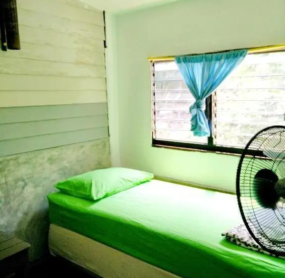 ルームシェアのワンベッド, Tuk Tuk Guesthouse