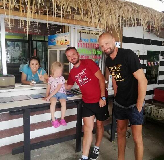 패밀리 방갈로, Tuk Tuk Guesthouse