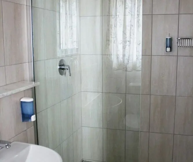 اتاق خانوادگی, Omaruru Guesthouse