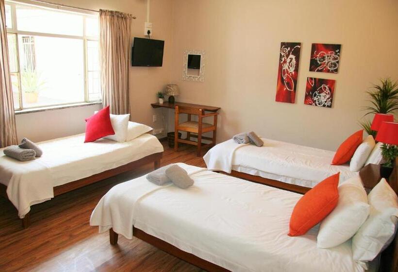 Eenvoudige Driepersoonskamer, Omaruru Guesthouse