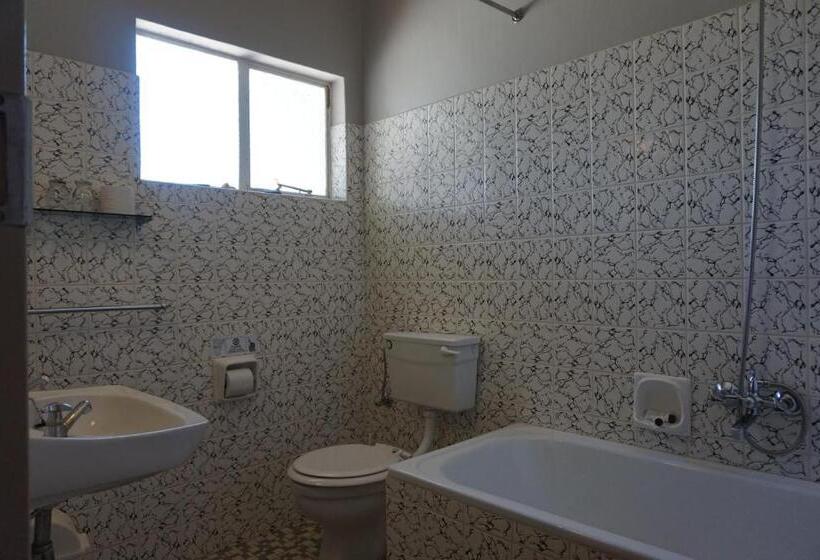 Eenvoudige Driepersoonskamer, Omaruru Guesthouse