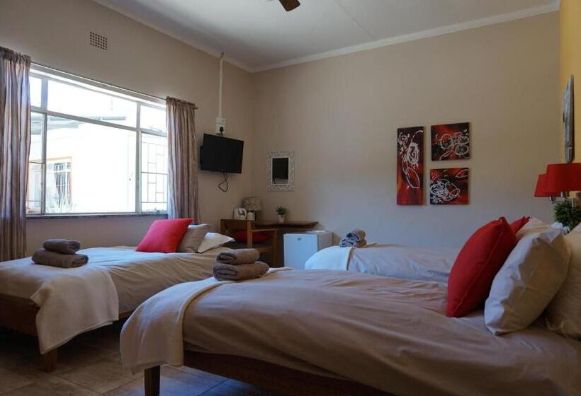 Eenvoudige Driepersoonskamer, Omaruru Guesthouse