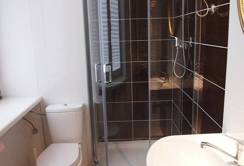 غرفة قياسية ثلاثية, Puffa Lux