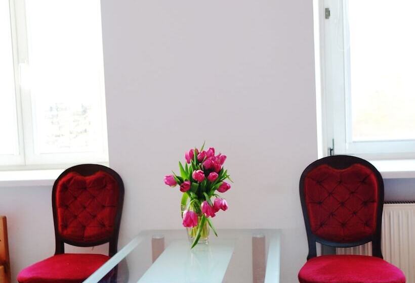 غرفة قياسية رباعية, Puffa Lux