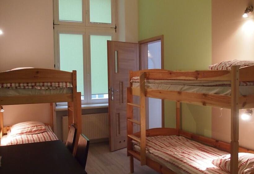 غرفة قياسية رباعية, Puffa Lux