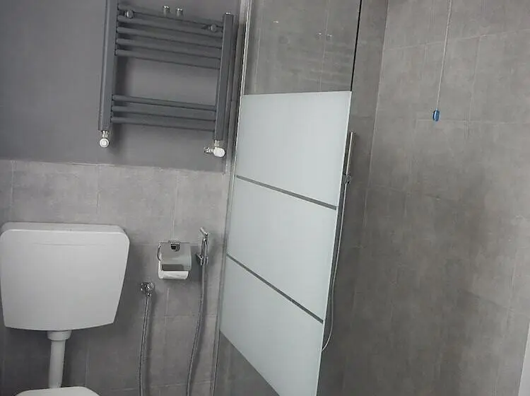 Standard Kolmen Hengen Huone, La Pergola