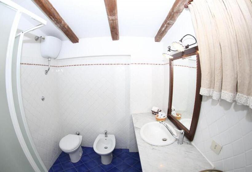 이코노미 트리플 룸, Agriturismo Monte Due Torri