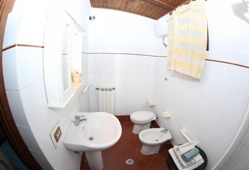 이코노미 트리플 룸, Agriturismo Monte Due Torri