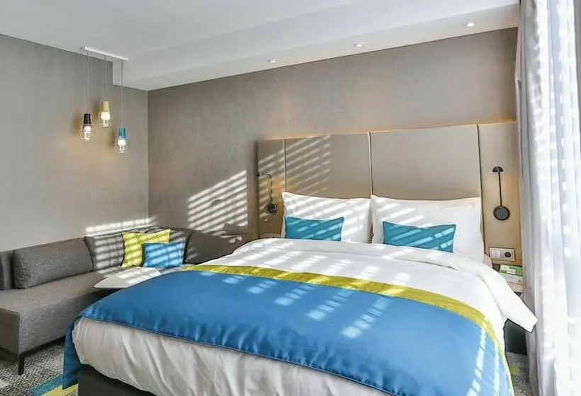 ダブルベッドスタンダードルーム, Holiday Inn   Villingen   Schwenningen, An Ihg