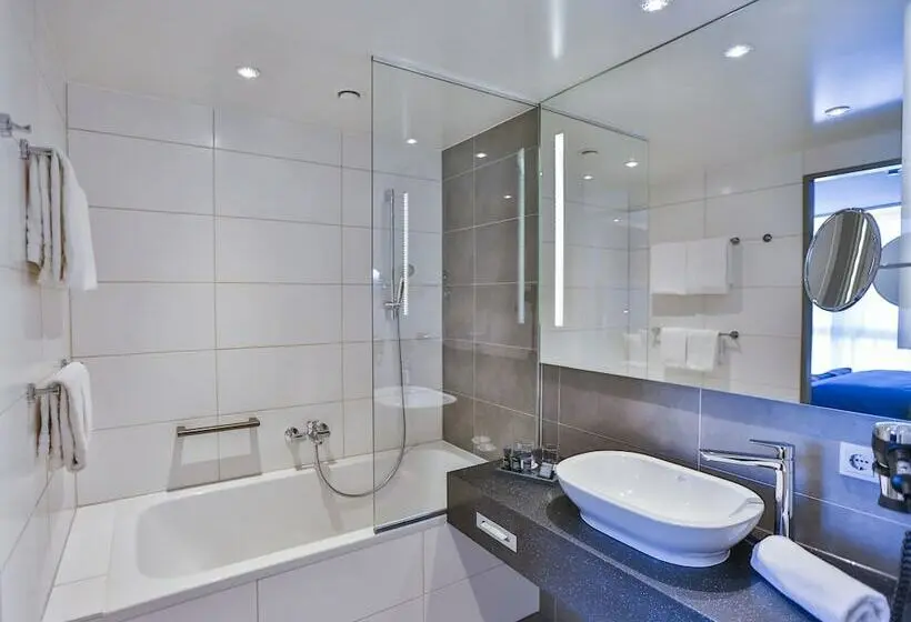 ダブルベッドスタンダードルーム, Holiday Inn   Villingen   Schwenningen, An Ihg