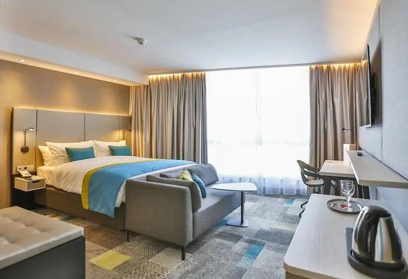 ダブルベッドスタンダードルーム, Holiday Inn   Villingen   Schwenningen, An Ihg